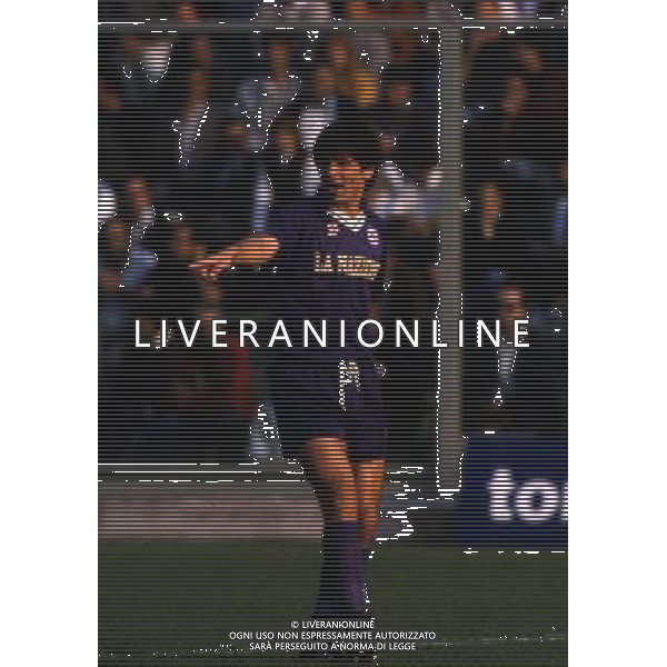 RETROSPETTIVA MARIO LACATUS CALCIATORE NELLA FOTO MARIO LACATUS CON LA MAGLIA DELLA FIORENTINA AG ALDO LIVERANI SAS