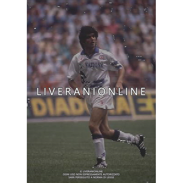 RETROSPETTIVA MARIO LACATUS CALCIATORE NELLA FOTO MARIO LACATUS CON LA MAGLIA DELLA FIORENTINA AG ALDO LIVERANI SAS