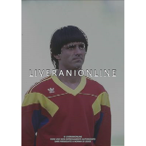 RETROSPETTIVA MARIO LACATUS CALCIATORE NELLA FOTO MARIO LACATUS CON LA MAGLIA DELLA NAZIONALE DELLA ROMANIA AG ALDO LIVERANI SAS