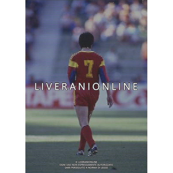 RETROSPETTIVA MARIO LACATUS CALCIATORE NELLA FOTO MARIO LACATUS CON LA MAGLIA DELLA NAZIONALE DELLA ROMANIA AG ALDO LIVERANI SAS