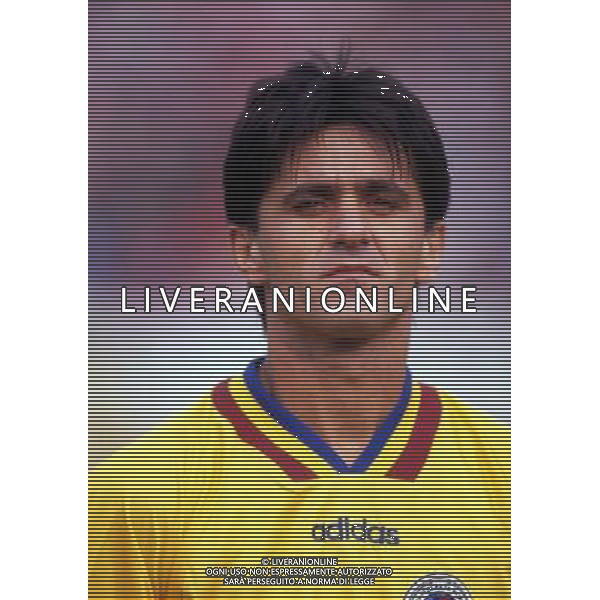 RETROSPETTIVA MARIO LACATUS CALCIATORE NELLA FOTO MARIO LACATUS CON LA MAGLIA DELLA NAZIONALE DELLA ROMANIA AG ALDO LIVERANI SAS