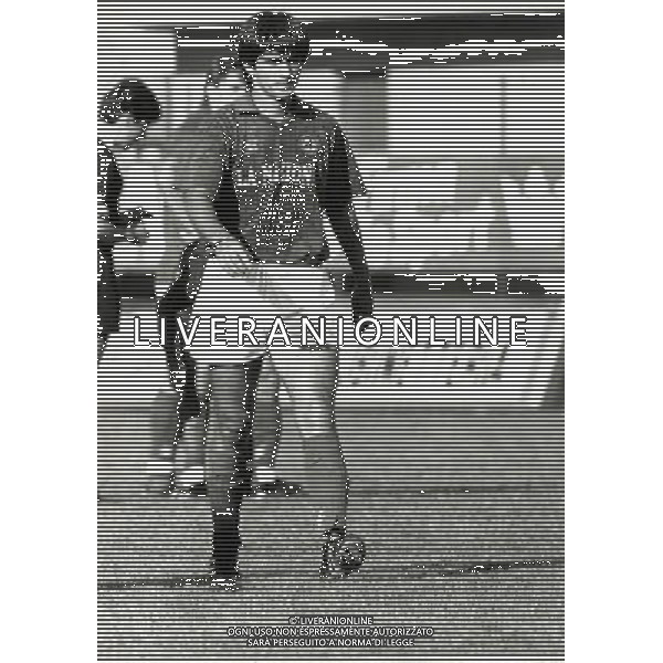 RETROSPETTIVA MARIO LACATUS CALCIATORE NELLA FOTO MARIO LACATUS CON LA MAGLIA DELLA FIORENTINA AG ALDO LIVERANI SAS