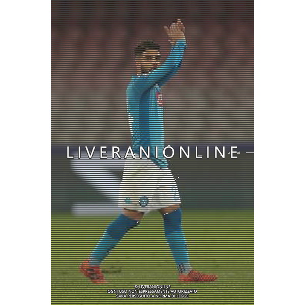 NAPOLI - SHAKHTAR DONETSK CHAMPIONS LEAGUE 21 NOVEMBRE 2017 NELLA FOTO LORENZO INSIGNE SALUTA I TIFOSI MENTRE LASCIA IL CAMPO DOPO LA SOSTITUZIONE ©MOSCA / AGENZIA ALDO LIVERANI SAS 