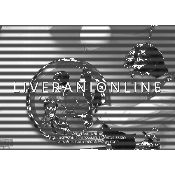 Il Calciatore Luigi (GINO) Maldera, nel Salone da parrucchiere di Rolando Elisei a Milano nel 1972 - RETROSPETTIVA Â©ARCHIVIO / AGENZIA ALDO LIVERANI SAS 