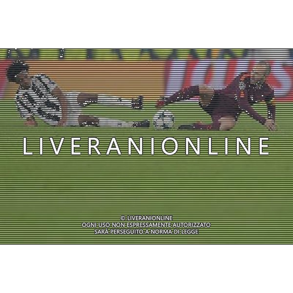 UEFA Champions League 2017/2018 Gruppo D Torino - 22.11.2017 Juventus-Barcellona Nella Foto: iniesta e juan cuadrado /Ph.Vitez-Ag. Aldo Liverani
