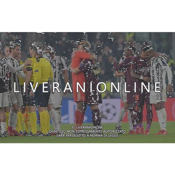 UEFA Champions League 2017/2018 Gruppo D Torino - 22.11.2017 Juventus-Barcellona Nella Foto:abbraccio di gianluigi buffon e rakitic a fine partita /Ph.Vitez-Ag. Aldo Liverani