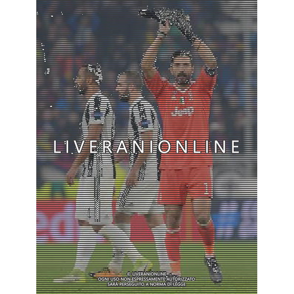 UEFA Champions League 2017/2018 Gruppo D Torino - 22.11.2017 Juventus-Barcellona Nella Foto:buffon gianluigi saluta i tifosi /Ph.Vitez-Ag. Aldo Liverani