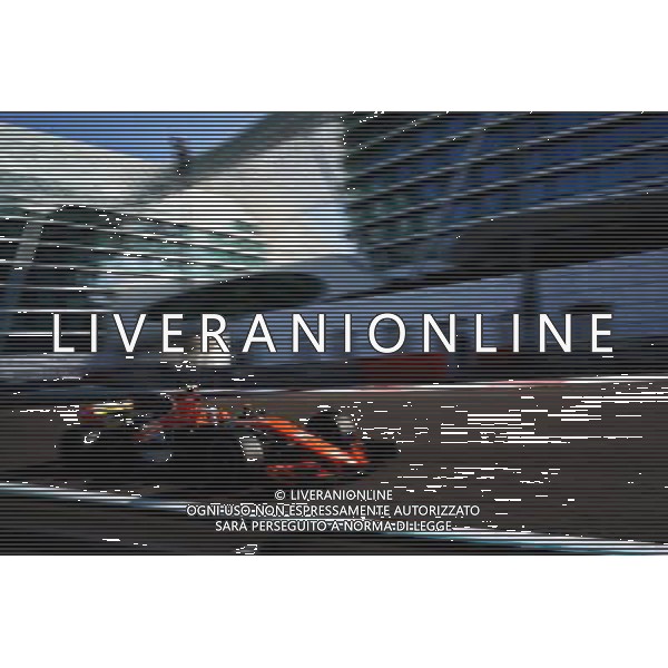 Stoffel Vandoorne (BEL) McLaren MCL32. 24.11.2017. Formula 1 World Championship, Rd 20, Abu Dhabi Grand Prix, Yas Marina Circuit, Abu Dhabi, Practice Day. / AGENZIA ALDO LIVERANI SAS - ITALY ONLY EDITORIAL USE ONLY - GP F1 Abu Dhabi Emirati Arabi Uniti - Prove Libere - 24/11/2017 