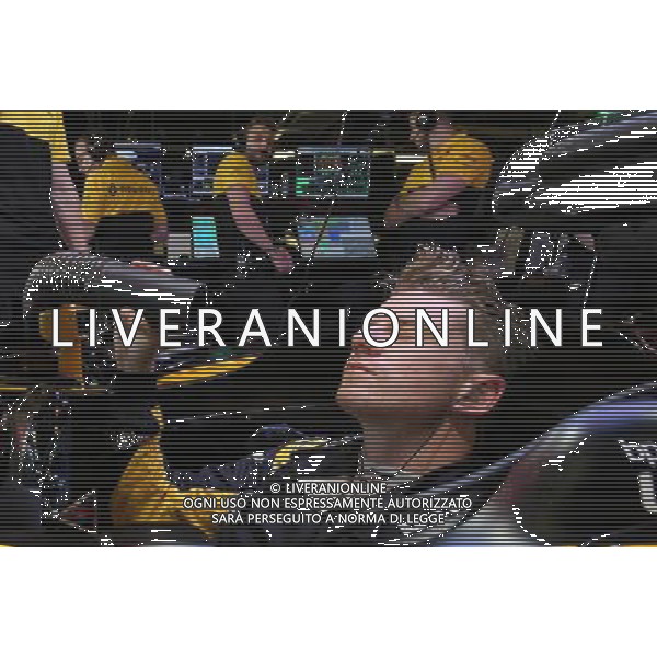 Nico Hulkenberg (GER) Renault Sport F1 Team 24.11.2017. Formula 1 World Championship, Rd 20, Abu Dhabi Grand Prix, Yas Marina Circuit, Abu Dhabi, Practice Day. / AGENZIA ALDO LIVERANI SAS - ITALY ONLY EDITORIAL USE ONLY - GP F1 Abu Dhabi Emirati Arabi Uniti - Prove Libere - 24/11/2017 