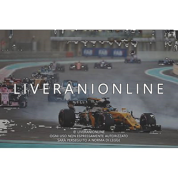 Nico Hulkenberg (GER) Renault Sport F1 Team RS17. 26.11.2017. Formula 1 World Championship, Rd 20, Abu Dhabi Grand Prix, Yas Marina Circuit, Abu Dhabi, Race Day. AG ALDO LIVERANI SAS ONLY ITALY