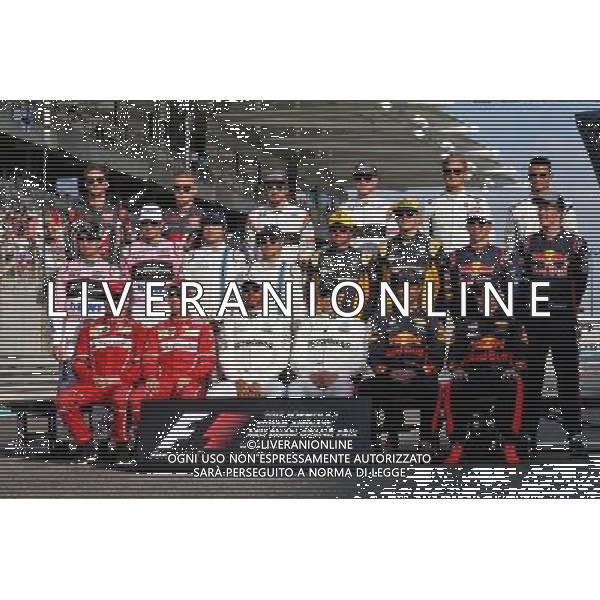 The drivers end of season group photograph. 26.11.2017. Formula 1 World Championship, Rd 20, Abu Dhabi Grand Prix, Yas Marina Circuit, Abu Dhabi, Race Day. AG ALDO LIVERANI SAS ONLY ITALY
