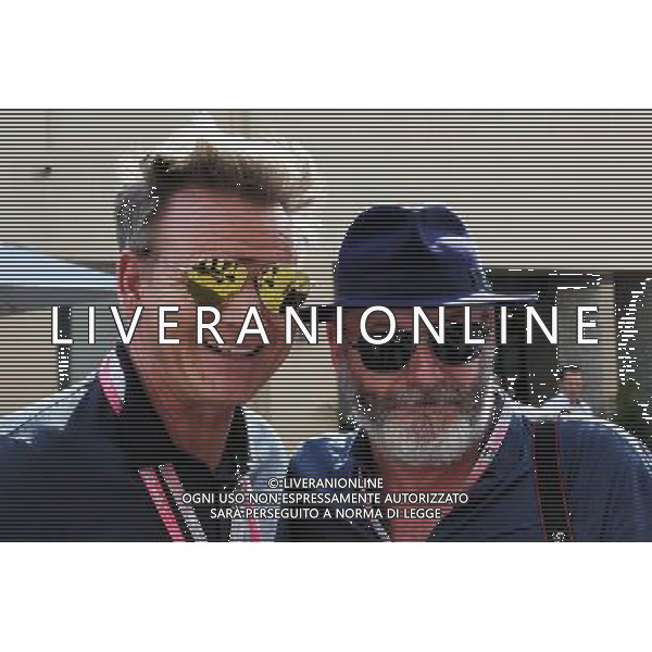 (L to R): Gordon Ramsey (GBR) Celebrity Chef with Liam Cunningham (IRE) Actor. 26.11.2017. Formula 1 World Championship, Rd 20, Abu Dhabi Grand Prix, Yas Marina Circuit, Abu Dhabi, Race Day. AG ALDO LIVERANI SAS ONLY ITALY