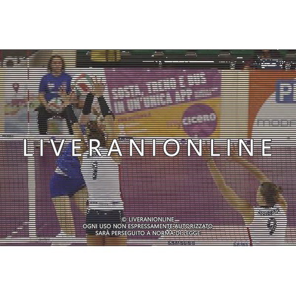 Pallavolo serie A1 Femminile MyCicero vs Foppapedretti 26/11/2017 nella foto: attacco foppapedretti Â©Claudio Zamagni/Agenzia Aldo Liverani / AGENZIA ALDO LIVERANI SAS - MyCicero Volley Pesaro - Foppapedretti Bergamo Pallavolo serie A1 Femminile 26 novembre 2017