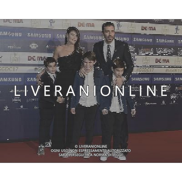 Gran Gala del calcio AIC 2017 Milano - 27.11.2017 Nella Foto: Gianluigi Buffon con la compagna Ilaria D\'Amico e i figli Pietro Rocco Attisani (figlio di Ilaria D\'amico), Davide Lee, Louis Thomas (figli di Gianluigi Buffon) /Ph.Ag. Aldo Liverani