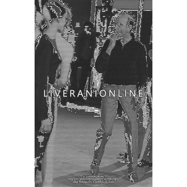 Le Prove e la registrazione della puntata del 12 febbraio 1966 di \' Studio Uno \' programma televisivo di varieta\' per la regia di Antonello Falqui, prodotto dalla Rai e trasmesso sul canale Programma Nazionale - RETROSPETTIVA nella foto il coreografo Hermes Pan con i ballerini del corpo di ballo ©ARCHIVIO / AGENZIA ALDO LIVERANI SAS 