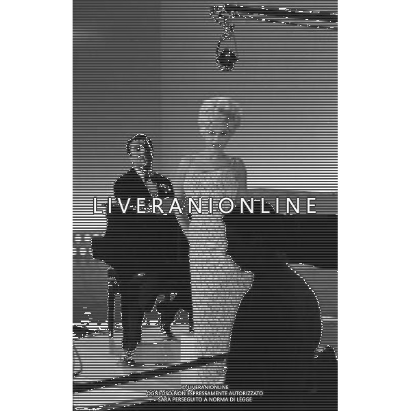 Le Prove e la registrazione della puntata del 12 febbraio 1966 di \' Studio Uno \' programma televisivo di varieta\' per la regia di Antonello Falqui, prodotto dalla Rai e trasmesso sul canale Programma Nazionale - RETROSPETTIVA nella foto Sandra Milo e Lelio Luttazzi ©ARCHIVIO / AGENZIA ALDO LIVERANI SAS 