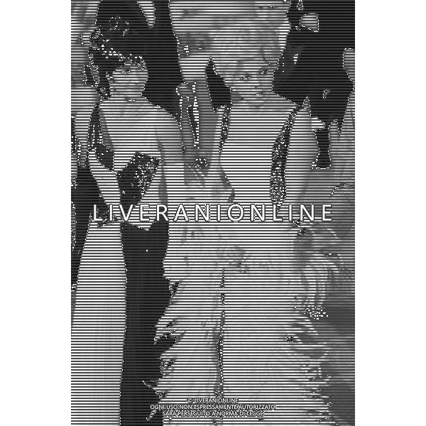 Le Prove e la registrazione della puntata del 12 febbraio 1966 di \' Studio Uno \' programma televisivo di varieta\' per la regia di Antonello Falqui, prodotto dalla Rai e trasmesso sul canale Programma Nazionale - RETROSPETTIVA nella foto Sandra Milo ©ARCHIVIO / AGENZIA ALDO LIVERANI SAS 