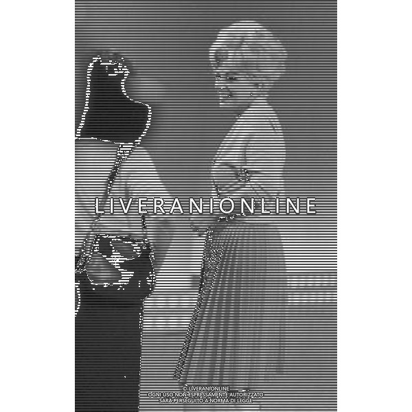 Le Prove e la registrazione della puntata del 12 febbraio 1966 di \' Studio Uno \' programma televisivo di varieta\' per la regia di Antonello Falqui, prodotto dalla Rai e trasmesso sul canale Programma Nazionale - RETROSPETTIVA nella foto Sandra Milo ©ARCHIVIO / AGENZIA ALDO LIVERANI SAS 