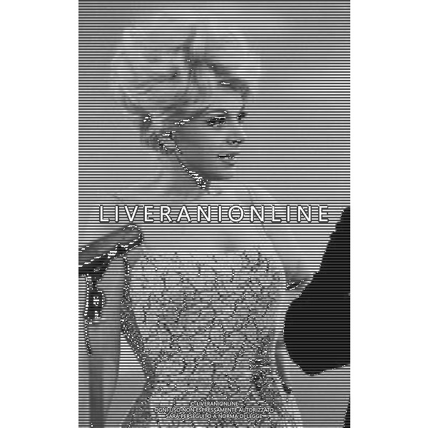 Le Prove e la registrazione della puntata del 12 febbraio 1966 di \' Studio Uno \' programma televisivo di varieta\' per la regia di Antonello Falqui, prodotto dalla Rai e trasmesso sul canale Programma Nazionale - RETROSPETTIVA nella foto Sandra Milo ©ARCHIVIO / AGENZIA ALDO LIVERANI SAS 