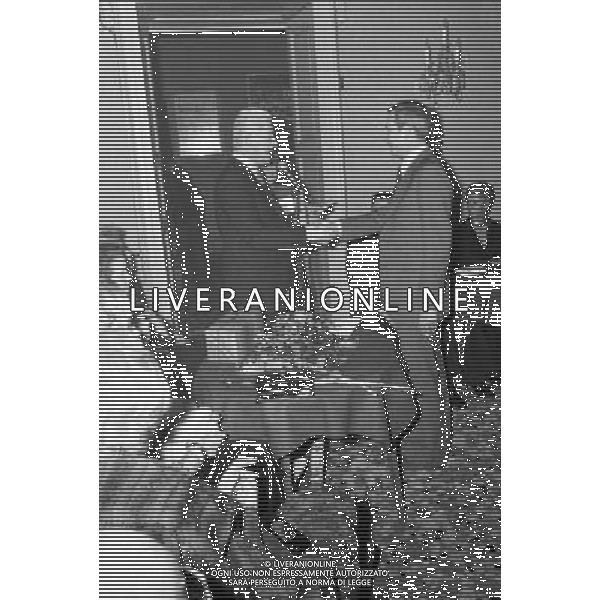 Il presidente dell\'Inter Ivanoe Fraizzoli durante la premiazione dei suoi dipendenti nel 1977-1978 - RETROSPETTIVA Â©ARCHIVIO / AGENZIA ALDO LIVERANI SAS 