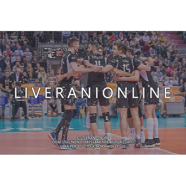 2017.12.16 KRAKOW FIVB KLUBOWE MISTRZOSTWA SWIATA W PILCE SIATKOWEJ MEZCZYZN CUCINE LUBE CIVITANOVA - PGE SKRA BELCHATOW NZ SKRA RADOSC FOT JAKUB GRUCA / FOKUSMEDIA.COM.PL / NEWSPIX.PL --- Newspix.pl *** Local Caption *** www.newspix.pl mail us: info@newspix.pl call us: 0048 022 23 22 222 --- Polish Picture Agency by Ringier Axel Springer Poland / AGENZIA ALDO LIVERANI SAS - ITALY ONLY - EDITORIAL USE ONLY - Lube Civitanova - PGE Skra Belchatow semifinale del Mondiale per Club 2017 di volley maschile a Cracovia 16 dicembre 2017 