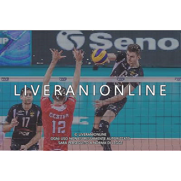 2017.12.16 KRAKOW FIVB KLUBOWE MISTRZOSTWA SWIATA W PILCE SIATKOWEJ MEZCZYZN CUCINE LUBE CIVITANOVA - PGE SKRA BELCHATOW NZ KAROL KLOS FOT JAKUB GRUCA / FOKUSMEDIA.COM.PL / NEWSPIX.PL --- Newspix.pl *** Local Caption *** www.newspix.pl mail us: info@newspix.pl call us: 0048 022 23 22 222 --- Polish Picture Agency by Ringier Axel Springer Poland / AGENZIA ALDO LIVERANI SAS - ITALY ONLY - EDITORIAL USE ONLY - Lube Civitanova - PGE Skra Belchatow semifinale del Mondiale per Club 2017 di volley maschile a Cracovia 16 dicembre 2017 