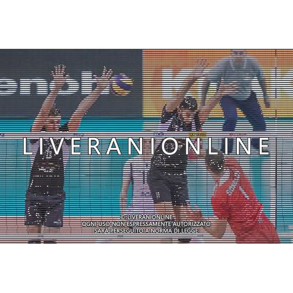 2017.12.16 KRAKOW FIVB KLUBOWE MISTRZOSTWA SWIATA W PILCE SIATKOWEJ MEZCZYZN CUCINE LUBE CIVITANOVA - PGE SKRA BELCHATOW NZ KAROL KLOS MILAD EBADIPOUR GHARA FOT JAKUB GRUCA / FOKUSMEDIA.COM.PL / NEWSPIX.PL --- Newspix.pl *** Local Caption *** www.newspix.pl mail us: info@newspix.pl call us: 0048 022 23 22 222 --- Polish Picture Agency by Ringier Axel Springer Poland / AGENZIA ALDO LIVERANI SAS - ITALY ONLY - EDITORIAL USE ONLY - Lube Civitanova - PGE Skra Belchatow semifinale del Mondiale per Club 2017 di volley maschile a Cracovia 16 dicembre 2017 