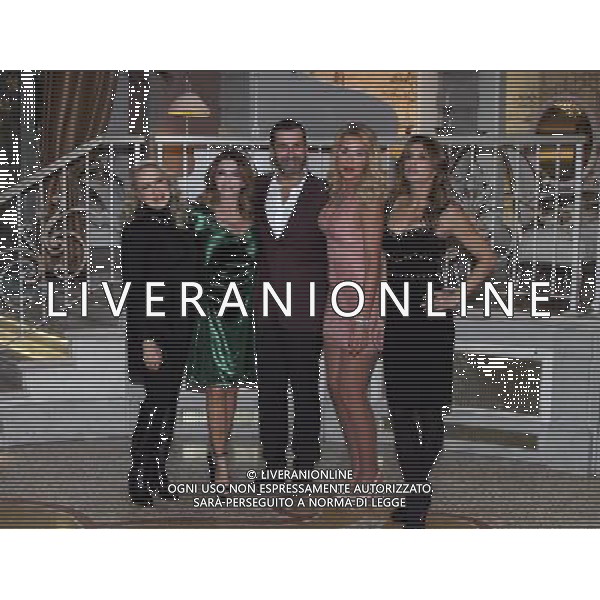 Milano, ( MI ) 19/12/2017 RAI2 - Conferenza stampa \' Le Spose di Costantino \' Nella foto: Eleonora Giorgi, Paola Ferrari, Costantino della Gherardesca, Valeria Marini e Elisabetta Canalis PH Lauro Montagnini AG ALDO LIVERANI SAS