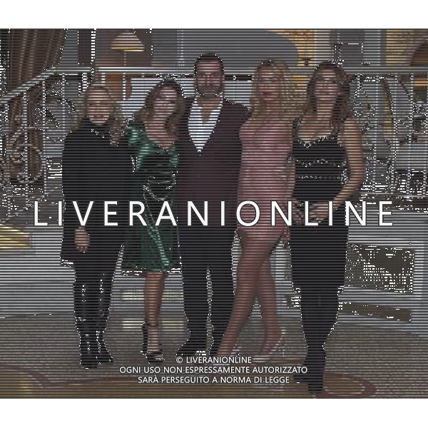 Milano, ( MI ) 19/12/2017 RAI2 - Conferenza stampa \' Le Spose di Costantino \' Nella foto: Eleonora Giorgi, Paola Ferrari, Costantino della Gherardesca, Valeria Marini e Elisabetta Canalis PH Lauro Montagnini AG ALDO LIVERANI SAS