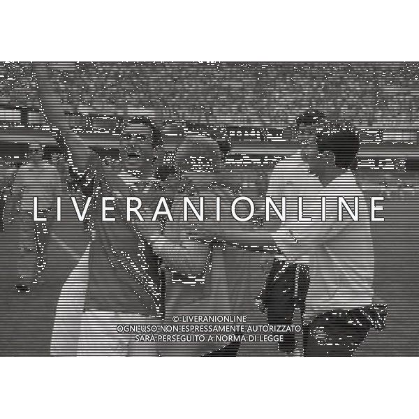 19-06 -1994 VERONA SPAREGGIO FINALE COMO SPAL 2-1 PROMOZIONE DEL COMO IN SERIE B NELLA FOTO ESULTANZA GIOCATORI A FINE GARA DEL COMO PER LA PROMOZIONE IN SERIE B AG ALDO LIVERANI SAS