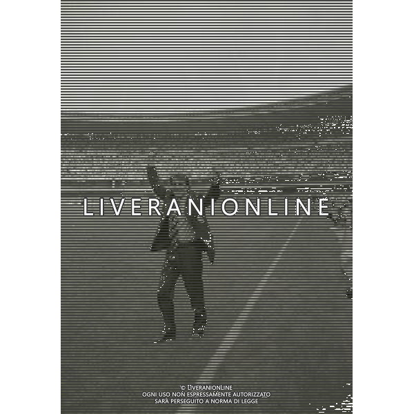 19-06 -1994 VERONA SPAREGGIO FINALE COMO SPAL 2-1 PROMOZIONE DEL COMO IN SERIE B NELLA FOTO MARCO TARDELLI ALLENATORE COMO A FINE GARA FESTEGGIA LA PROMOZIONE IN SERIE B AG ALDO LIVERANI SAS