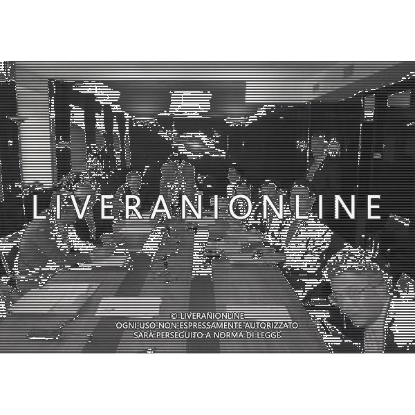 1994-1995 MILANO LEGA CALCIO VIA ROSSELLINI ARRIVO DEL L\'AVVOCATO SERGIO CAMPANA PRESIDENTE ASSOCIAZIONE CALCIATORI NELLA FOTO LA RIUNIONE TRA SERGIO CAMAPANA E LUCIANO NIZZOLA E I RAPPRESENTANTI DEI PRESIDENTI E ALLENATORI AG ALDO LIVERANI SAS