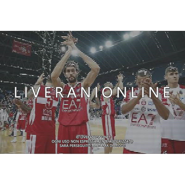Lega Basket serie A Victoria Libertas Pesaro - EA7 Emporio Armani Milano 02/01/2018 nella foto: esultanza milano ©Claudio Zamagni/Agenzia Aldo Liverani EA7 Emporio Armani Milano celebrates the victory during basketball match between Victoria Libertas Pallacanestro Pesaro and EA7 Emporio Armani Milano at Adriatic Arena in Pesaro on January 02 2018 photo credit Claudio Zamagni/Aldo Liverani Photo Agency 