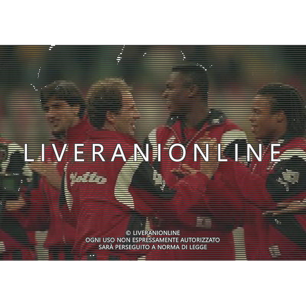 MILANO-28-10-1997 PARTITA AMICHEVOLE PER L\'ADDIO AL CALCIO DI FRANCO BARESI MILAN RESTO DEL MONDO NELLA FOTO FRANCO BARESI CON EDGARD DAVIDS AG ALDO LIVERANI SAS