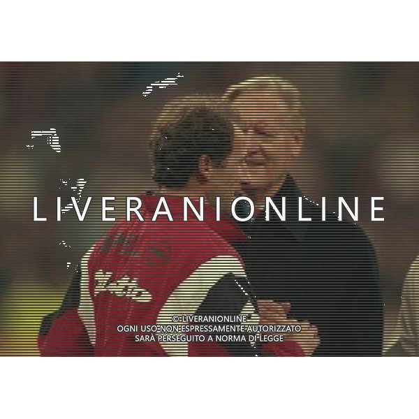 MILANO-28-10-1997 PARTITA AMICHEVOLE PER L\'ADDIO AL CALCIO DI FRANCO BARESI MILAN RESTO DEL MONDO NELLA FOTO FRANCO BARESI CON NILS LIEDHOLM AG ALDO LIVERANI SAS
