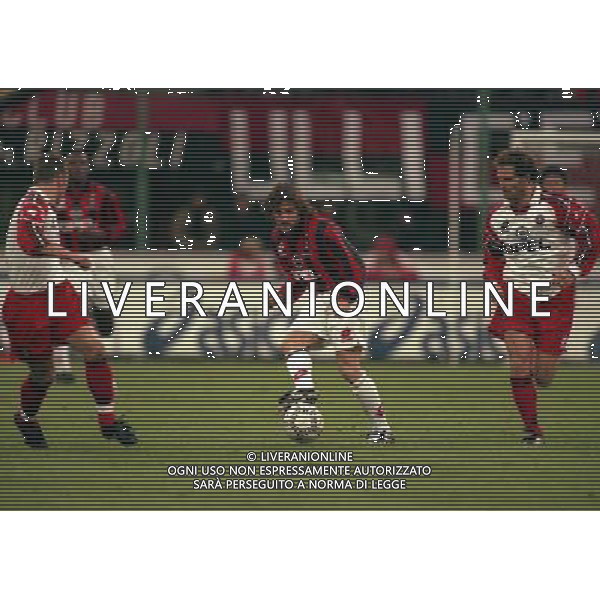 MILANO-28-10-1997 PARTITA AMICHEVOLE PER L\'ADDIO AL CALCIO DI FRANCO BARESI MILAN RESTO DEL MONDO NELLA FOTO MARCO SIMONE AG ALDO LIVERANI SAS