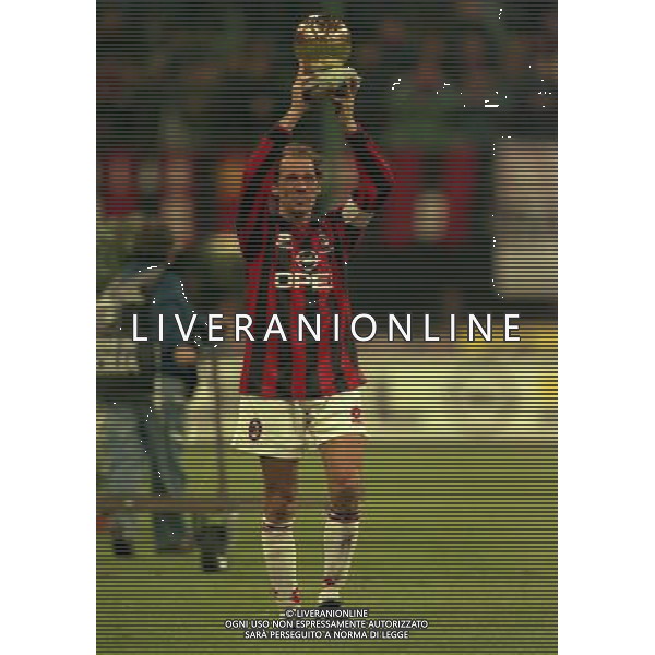 MILANO-28-10-1997 PARTITA AMICHEVOLE PER L\'ADDIO AL CALCIO DI FRANCO BARESI MILAN RESTO DEL MONDO NELLA FOTO FRANCO BARESI AG ALDO LIVERANI SAS