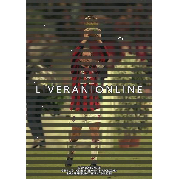 MILANO-28-10-1997 PARTITA AMICHEVOLE PER L\'ADDIO AL CALCIO DI FRANCO BARESI MILAN RESTO DEL MONDO NELLA FOTO FRANCO BARESI AG ALDO LIVERANI SAS