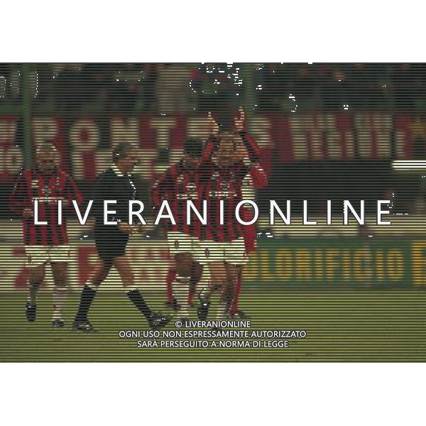 MILANO-28-10-1997 PARTITA AMICHEVOLE PER L\'ADDIO AL CALCIO DI FRANCO BARESI MILAN RESTO DEL MONDO NELLA FOTO FRANCO BARESI AG ALDO LIVERANI SAS