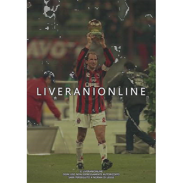 MILANO-28-10-1997 PARTITA AMICHEVOLE PER L\'ADDIO AL CALCIO DI FRANCO BARESI MILAN RESTO DEL MONDO NELLA FOTO FRANCO BARESI AG ALDO LIVERANI SAS