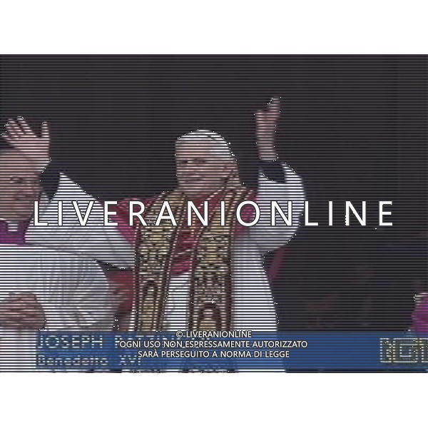 Roma 19/04/2005 Citta\' Del vaticano Eletto il Nuovo papa Joseph Ratzinger Benedetto XVI ag.aldo liverani- Citare La Fonte televisiva