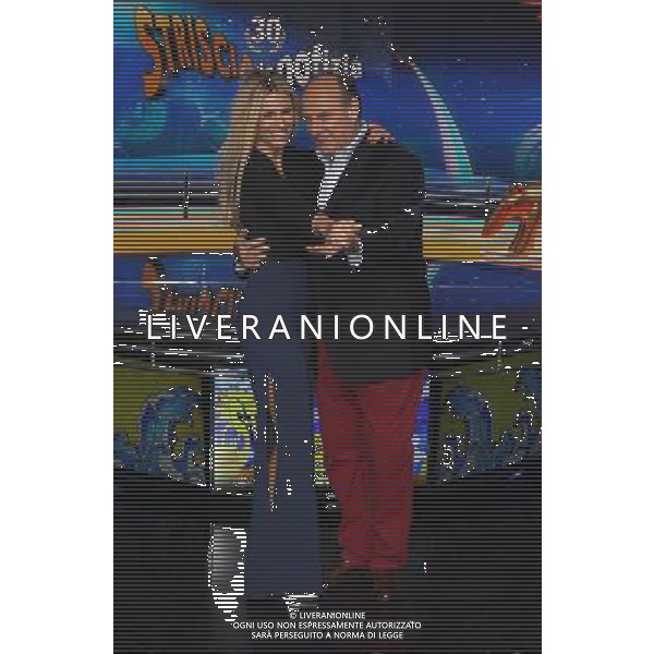 Cologno Monzese ( MI ) 08/01/2018 Mediaset - Photocall Striscia la Notizia Nella foto: Michelle Hunziker e Gerry Scotti PH Lauro Montagnini AG ALDO LIVERANI SAS