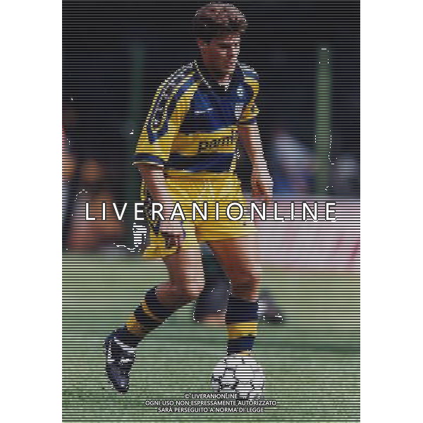 RETROSPETTIVA MICHELE SERENA CALCIATORE NELLA FOTO MICHELE SERENA CON LA MAGLIA DEL PARMA AG ALDO LIVERANI SAS