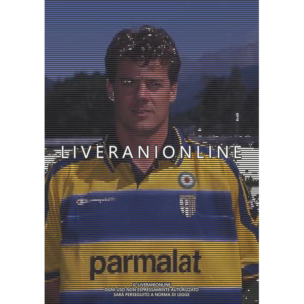 RETROSPETTIVA MICHELE SERENA CALCIATORE NELLA FOTO MICHELE SERENA CON LA MAGLIA DEL PARMA AG ALDO LIVERANI SAS