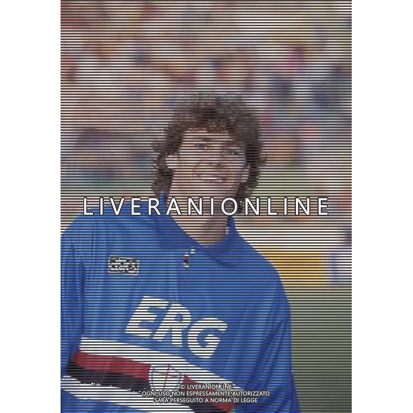 RETROSPETTIVA MICHELE SERENA CALCIATORE NELLA FOTO MICHELE SERENA CON LA MAGLIA DELLA SAMPDORIA AG ALDO LIVERANI SAS