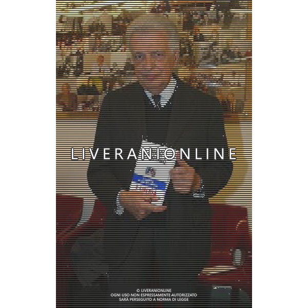 MILANO 19/4/2005 CASA DELLA CULTURA VIA BORGOGNA, 3 PRESENTAZIONE DEL LIBRO DI FURIO COLOMBO: -AMERICA E LIBERTA\'. DA ALEXIS DE TOCQUEVILLE A GEORGE W. BUSH- NELLA FOTO FURIO COLOMBO FOTO ROMANO/AG ALDO LIVERANI