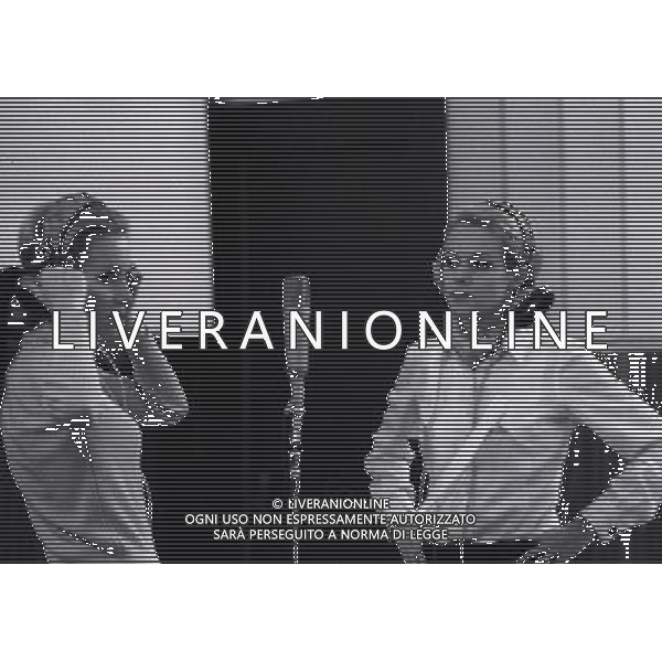 1967 MILANO LE GEMELLE KESSLER IN SALA DI REGISTRAZIONE AG ALDO LIVERANI SAS