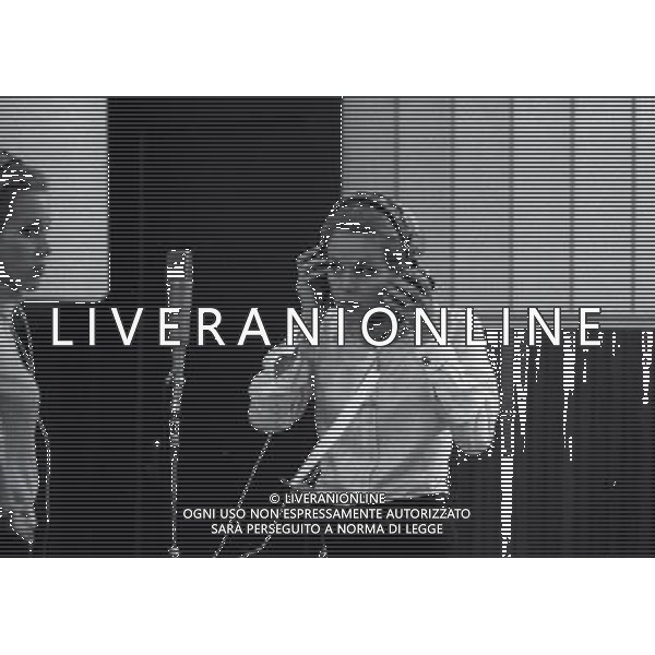 1967 MILANO LE GEMELLE KESSLER IN SALA DI REGISTRAZIONE AG ALDO LIVERANI SAS