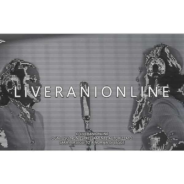 1967 MILANO LE GEMELLE KESSLER IN SALA DI REGISTRAZIONE AG ALDO LIVERANI SAS