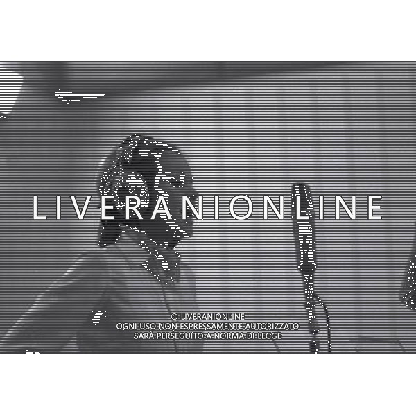 1967 MILANO LE GEMELLE KESSLER IN SALA DI REGISTRAZIONE AG ALDO LIVERANI SAS